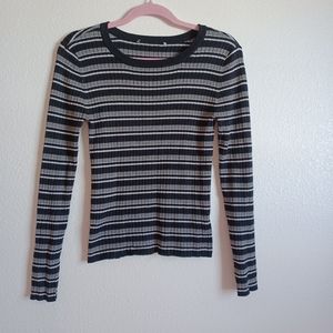 Ribbed knitted long sleeves top